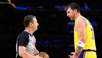 体育直播-起鸡皮疙瘩了，湖人队东契奇在史诗般战胜掘金队后被现场球迷感动