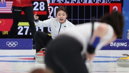 韩雨“读冰”失误中国队遇三连败 教练：发挥有点紧