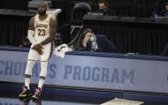 开云体育-NBA再度升级防疫政策：球员所有情况必须佩戴口罩